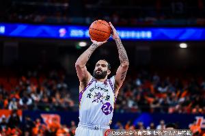 未能救主！里勒24投15中&三分11中6空砍45分3板1助