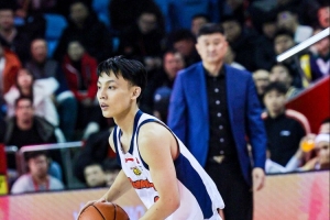 穿针引线！徐杰8中3拿8分6板11助0失误 正负值+28最高