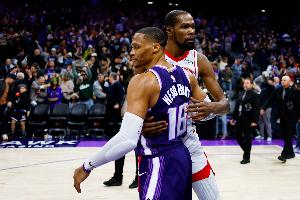 305场！杜兰特25+5+5场次追平威少 并列NBA历史第8位