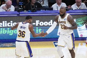 詹姆斯：斯玛特是一个赢家 完成那些帮助球队赢球的回合