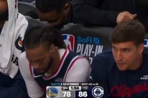 被追着打！加兰再度被吹防守犯规 三节没打完个人累计5犯