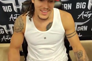 梦幻联动！阿隆贾奇对话杜兰特：为国出战让我想到了小时候！视频封面